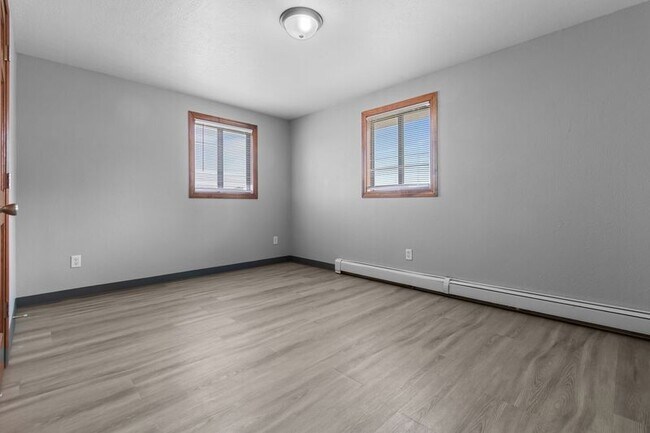 Building Photo - 1550 Moraine Terrace