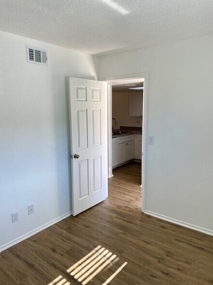 Building Photo - 425 Catamaran Dr