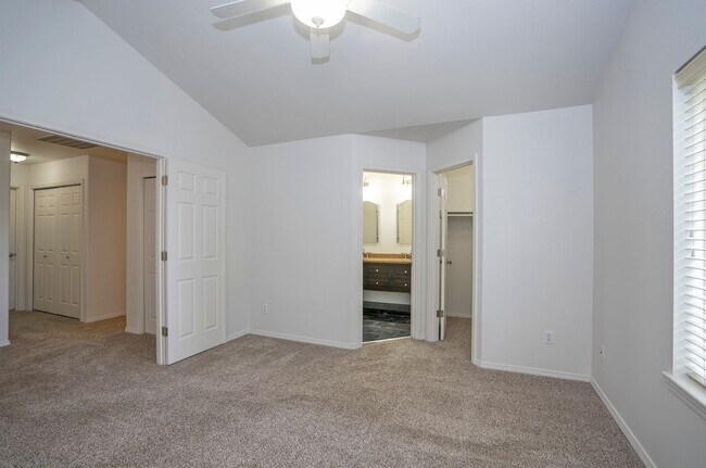 Building Photo - Very Nice 3 Bedroom Home - Cul de sac!