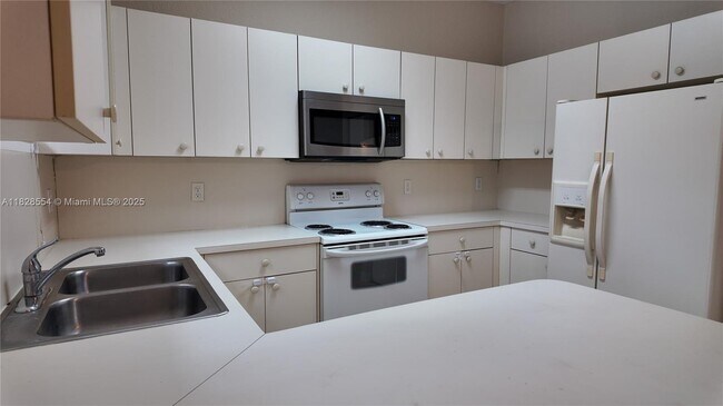 Building Photo - 374 NE 27th Ave