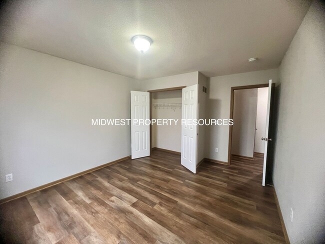 Building Photo - Spacious 3 Bedroom, 2 Bath Townhome availa...
