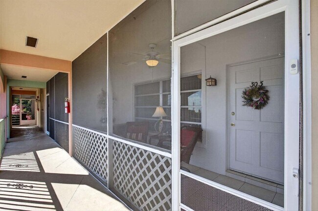 Building Photo - 100 SE 6th Ave