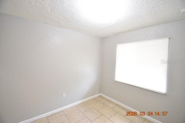 Building Photo - 4006 E Paris St