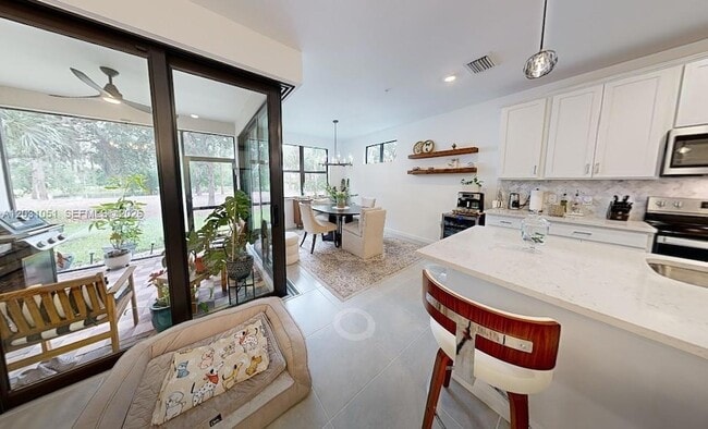 Building Photo - 5710 Mayflower Way