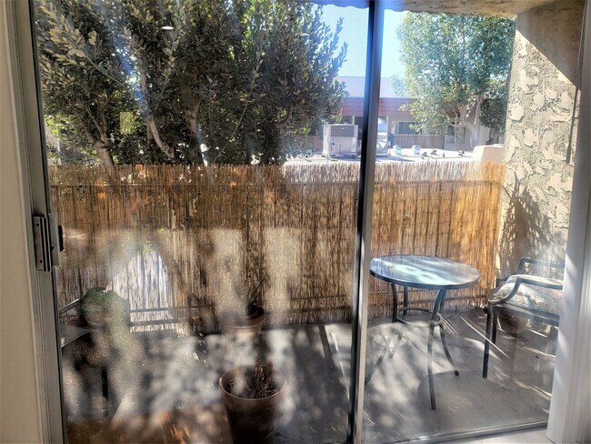 Building Photo - Recently Remodeled 2 bedroom