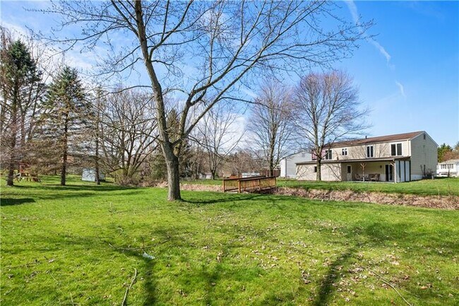 Building Photo - 16 Wheatfield Dr