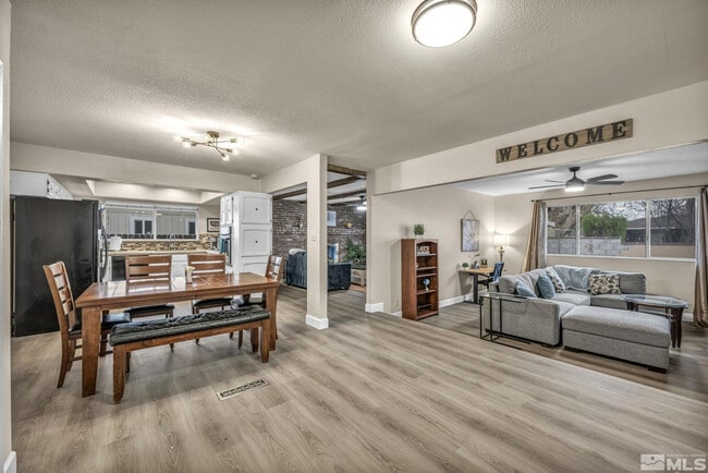 Primary Photo - 1490 Foster Dr