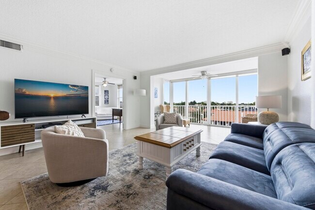 Building Photo - 3000 NE 48th Ct