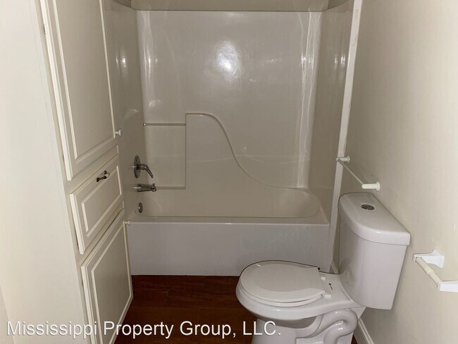 Building Photo - 3 br, 3 bath House - 2325 University Avenue