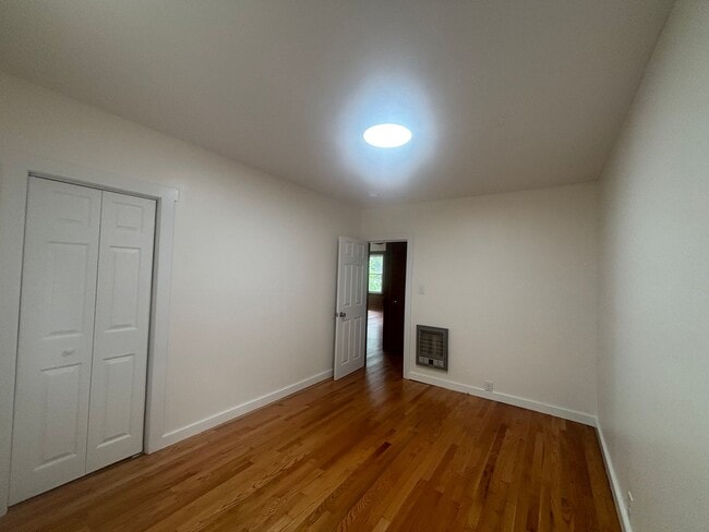 Building Photo - Your perfect 4-bed / 2-beth home in Elizabethton awaits! $2400