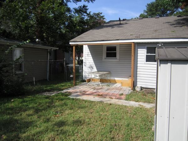 Building Photo - 2 Bedroom 1 Bathroom Single Family home