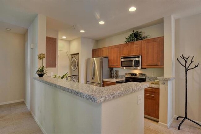 Building Photo - 2-Bedroom Condo in Prime Sunnyvale Locatio...