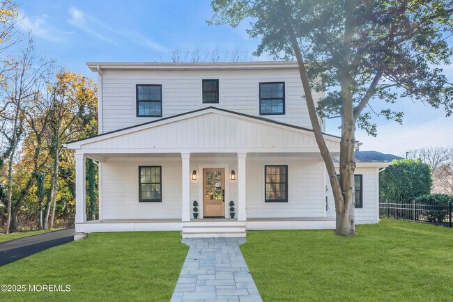 Building Photo - 340 River Rd