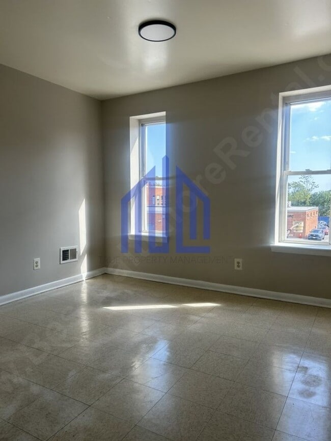 Building Photo - Just Listed in Union Square