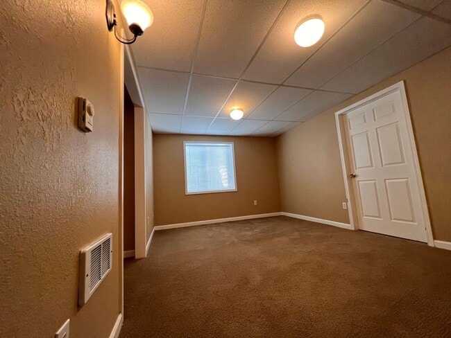 Building Photo - Bright 2 Bed / 2 Bath Basement Apartment with Garage Access – Driggs, ID