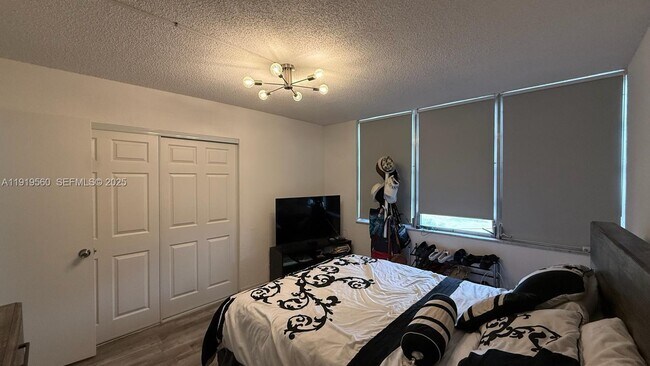 Building Photo - 7051 Environ Blvd