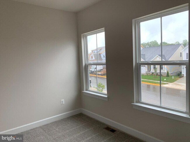 Building Photo - 150 Boxelder Dr