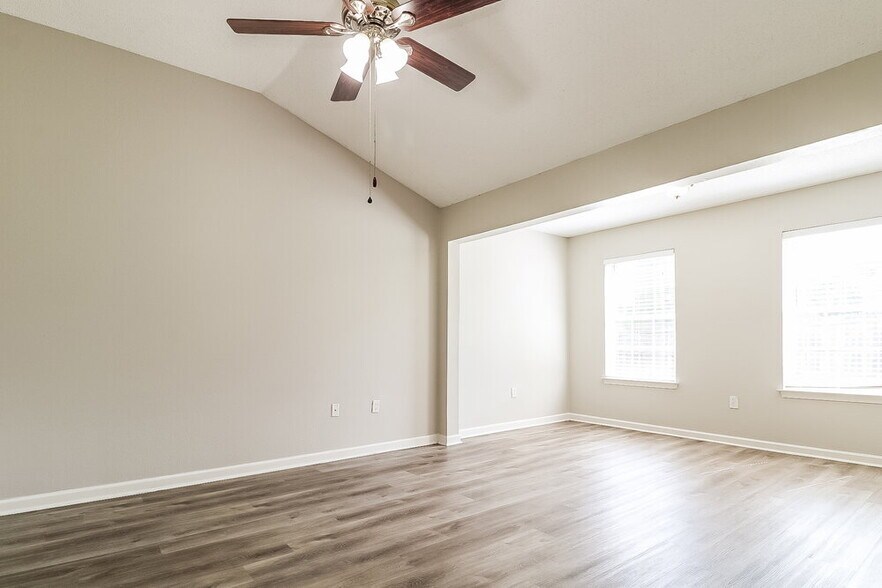 Building Photo - 70 Oakland Woods Cove