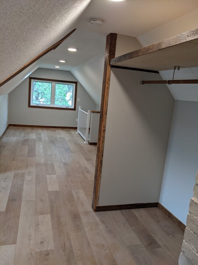 Building Photo - 634 19th Ave NE