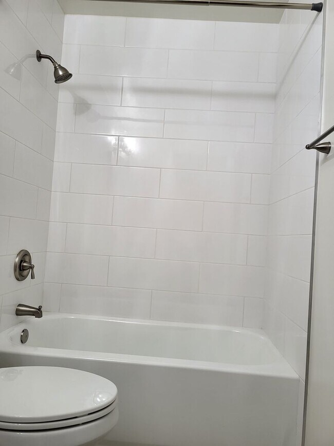 Building Photo - RENOVATED 3 Bedroom Community Treasure!