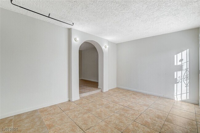 Building Photo - 5813 W Balzar Ave