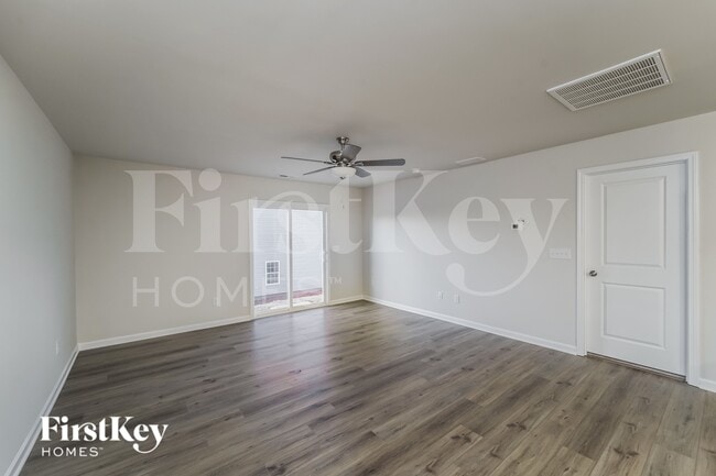 Building Photo - 388 Hollingswood Dr