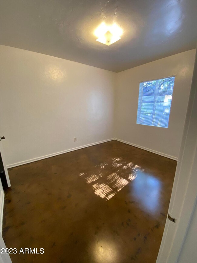 Building Photo - 1530 W Mulberry Dr