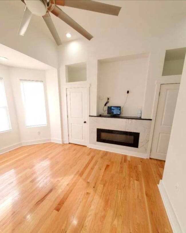 Building Photo - 5425 Catharine St