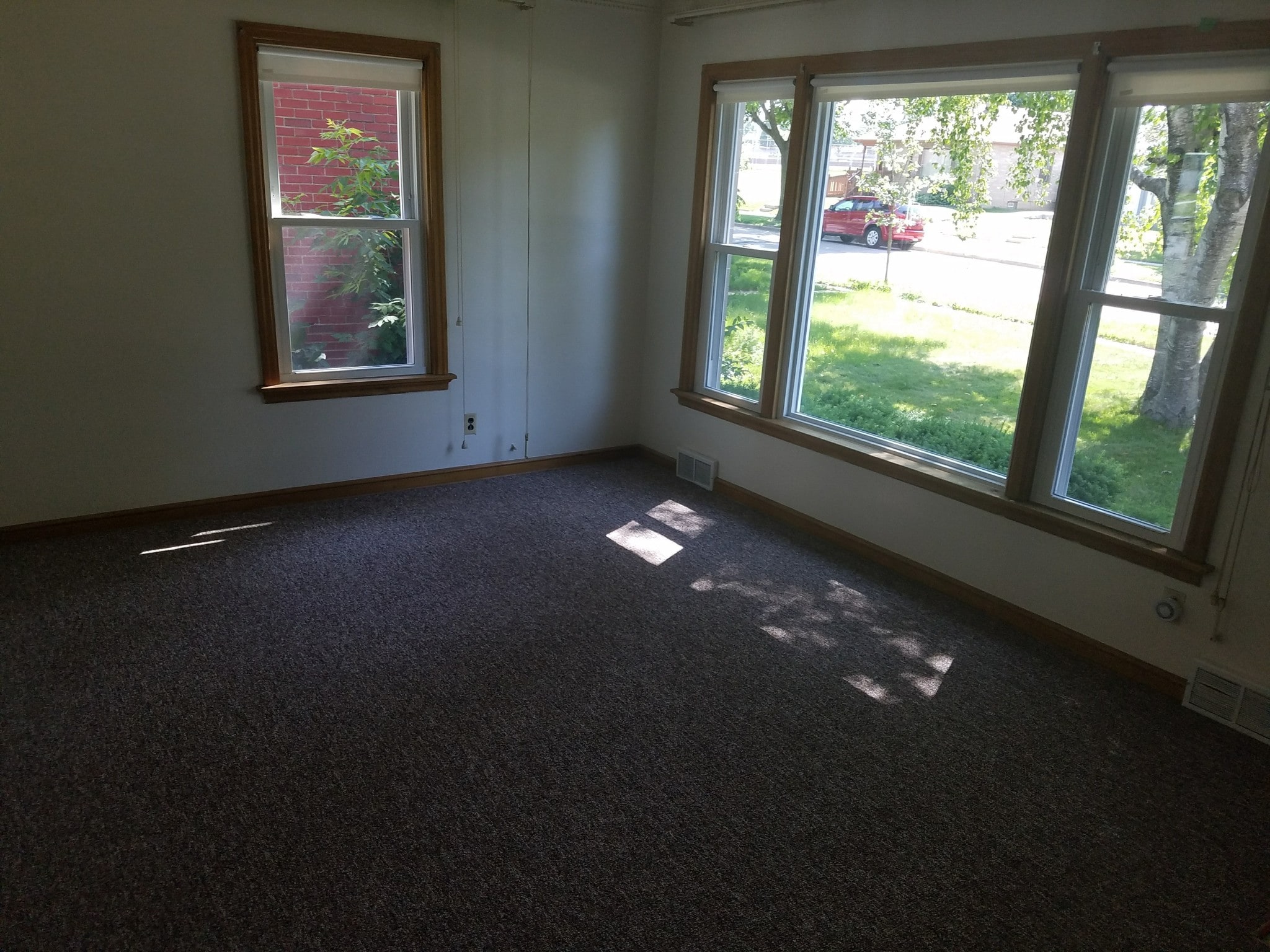 Living Rm - 4320 N 64th St