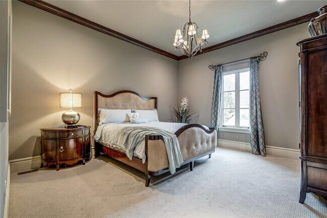 Building Photo - 5701 Mistletoe Ct