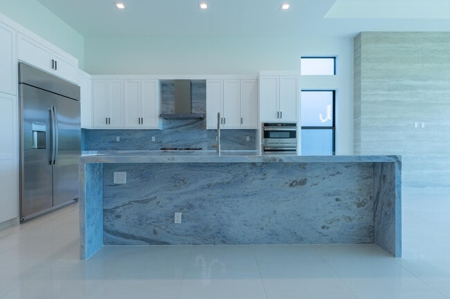Building Photo - 9597 Regal Palm Ct