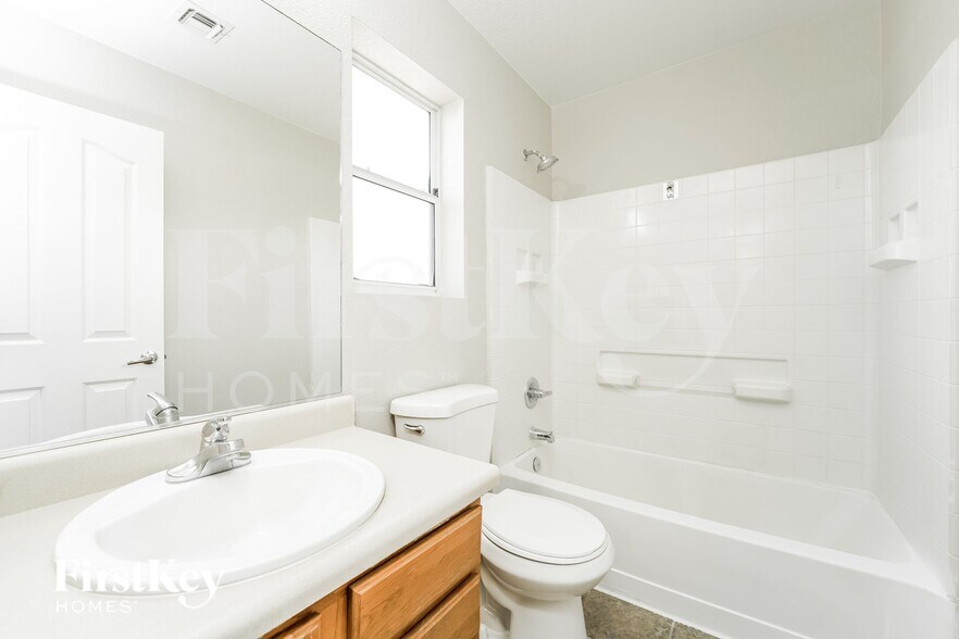 Building Photo - 1498 W Beantree Ln