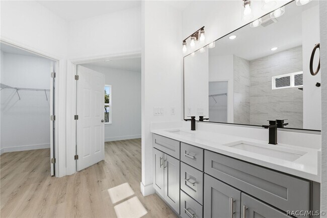 Building Photo - 2275 W Linden Dr