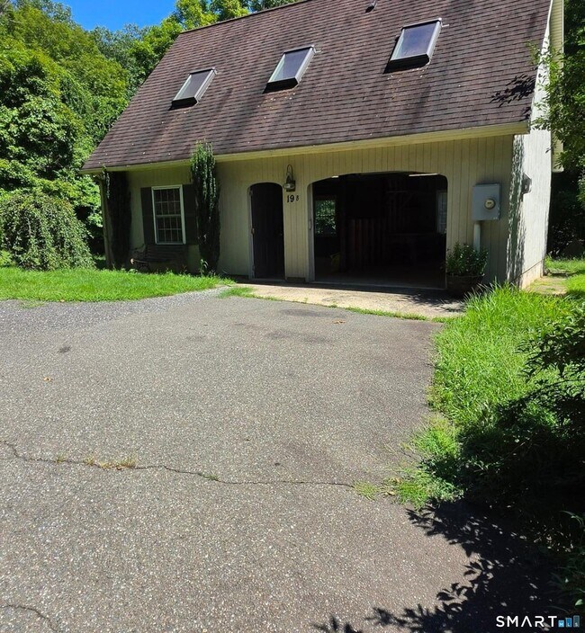 Building Photo - 19 Moodus Leesville Rd
