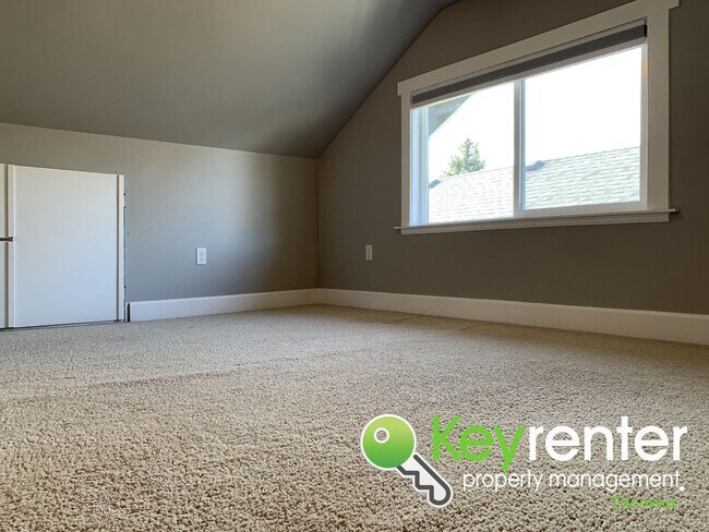 Building Photo - Centrally Located 3Bed/1.5Bath Tacoma Home!