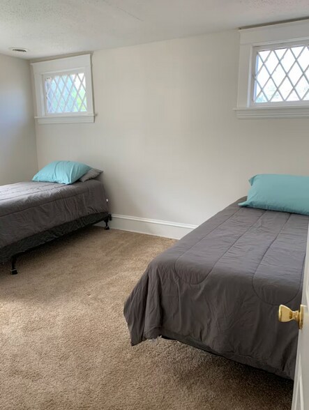 Building Photo - 2818 Dupont Ave N