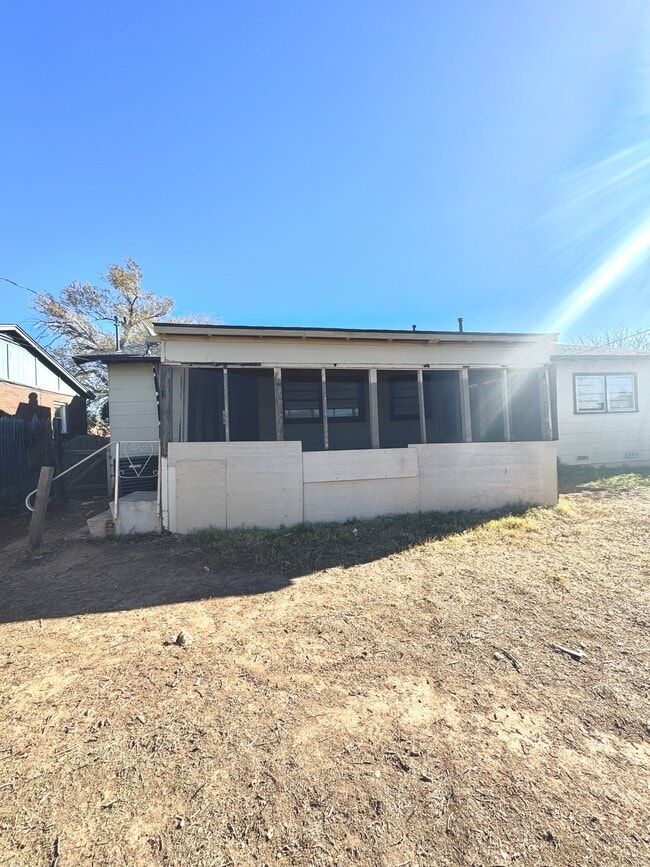 Building Photo - 2904 S Fairfield St