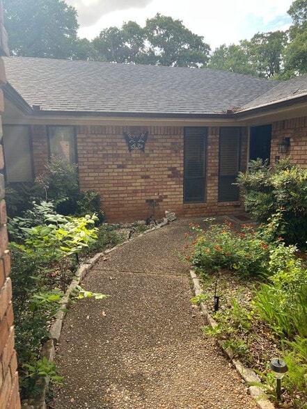 Building Photo - 2304 Belfry Ct