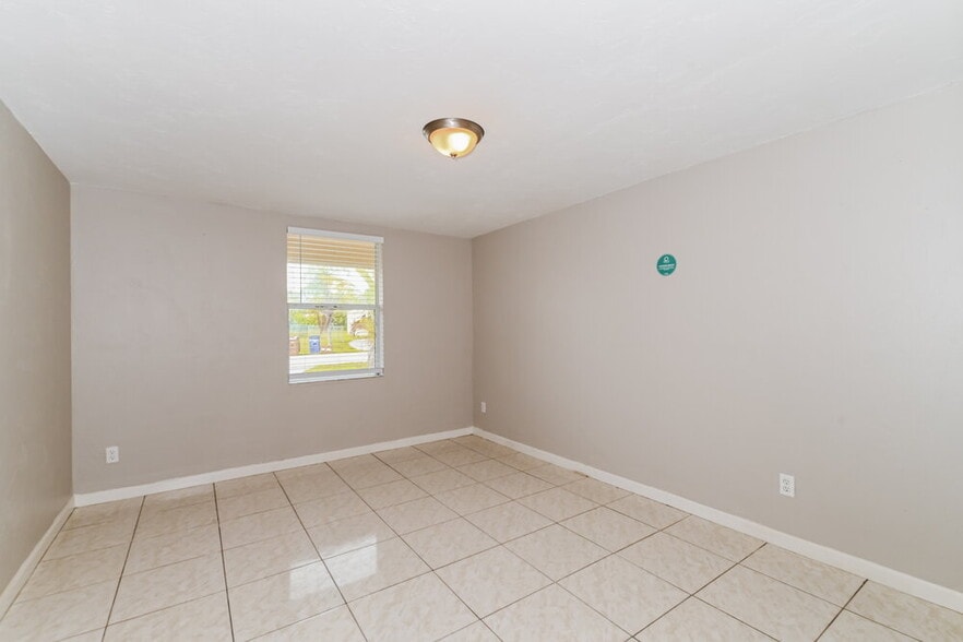 Building Photo - 100 Apache St