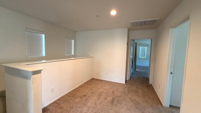 Building Photo - Modern Townhouse in Fairview Community of Bonsall