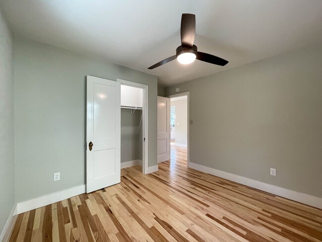 Building Photo - Beautifully Remodeled Two-Bedroom in Malve...