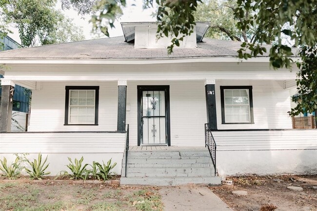 Primary Photo - 1107 Angelina St