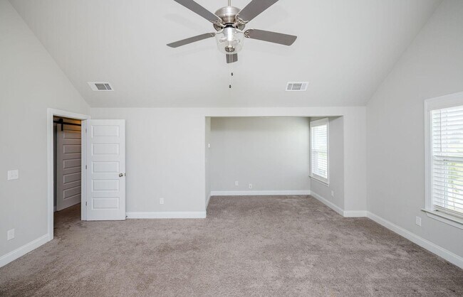 Building Photo - Like New Home in Evans