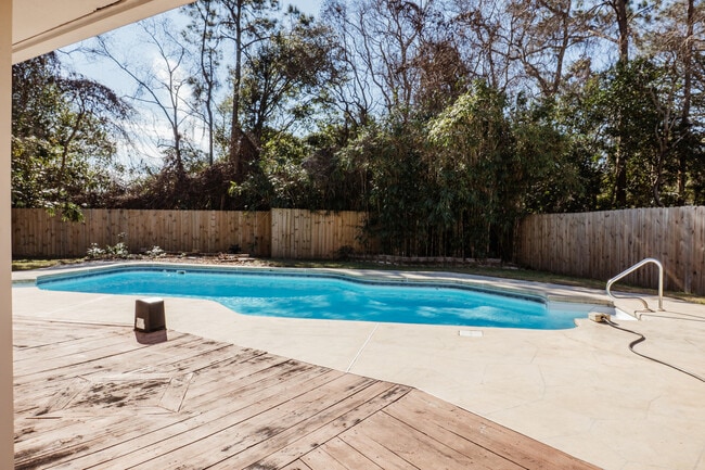 Building Photo - 410 Tanglewood Dr