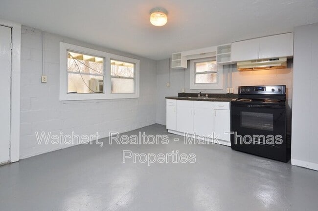 Building Photo - 1150 Shelton Rd