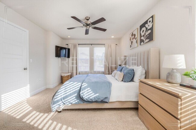 Building Photo - Beautiful Townhome in Quail Hollow, Spanis...