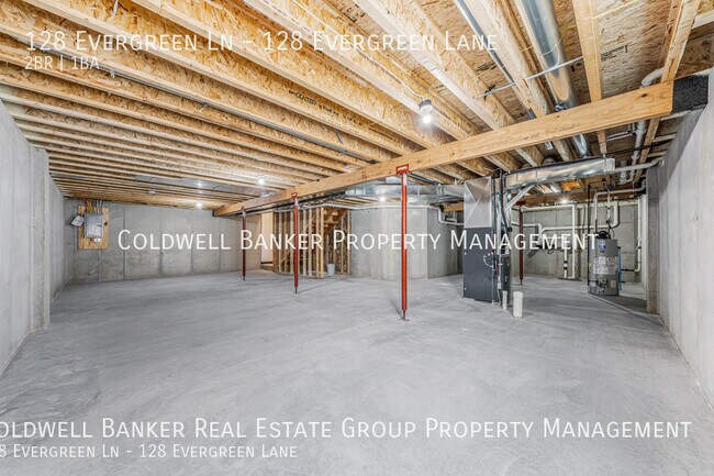 Building Photo - 128 Evergreen Ln