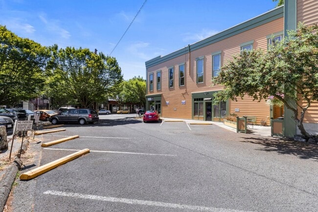 Building Photo - Charming Studio Condo For Rent Downtown Po...