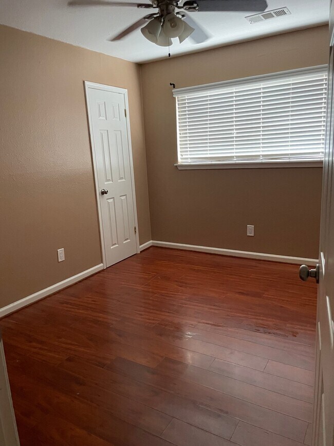 Building Photo - 12015 Sea Shore Dr