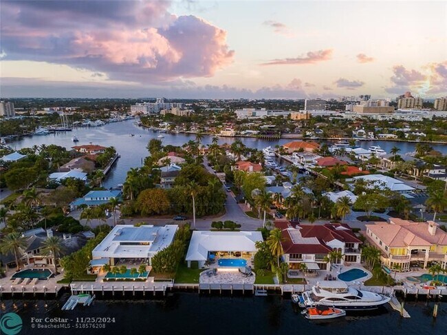 Building Photo - 2224 Sunrise Key Blvd